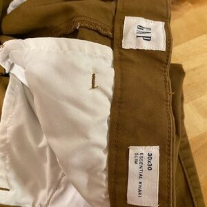 GAP Men's Slim Fit Chinos - Tan